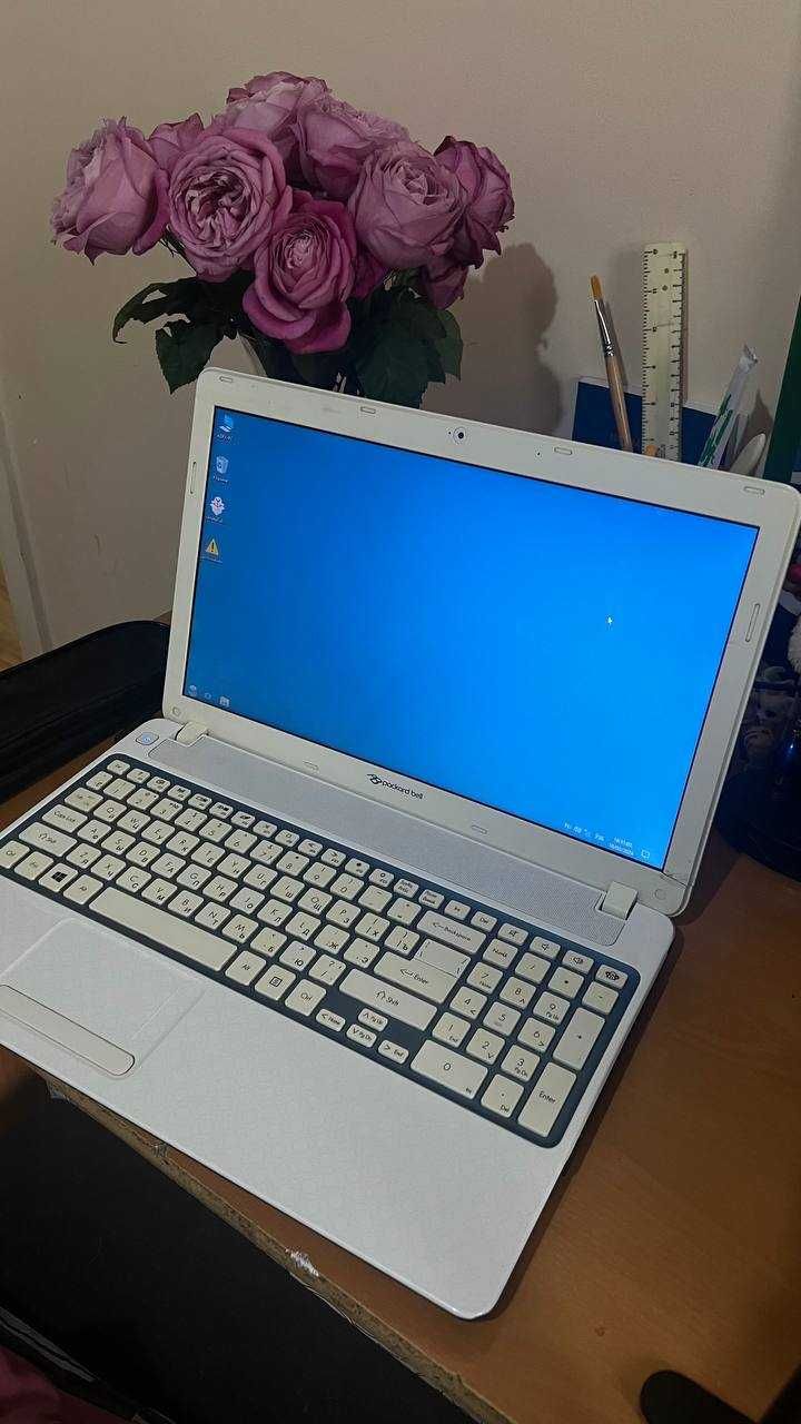 Ноутбук сотилади Packard Bell