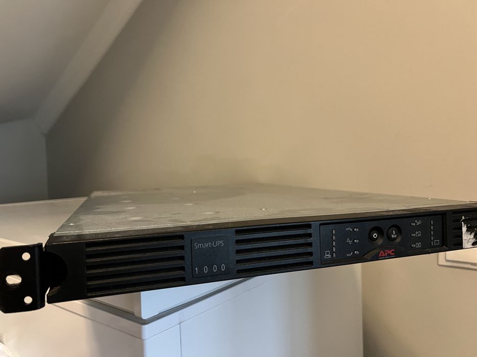 Ups APC Smart-UPS 1000VA