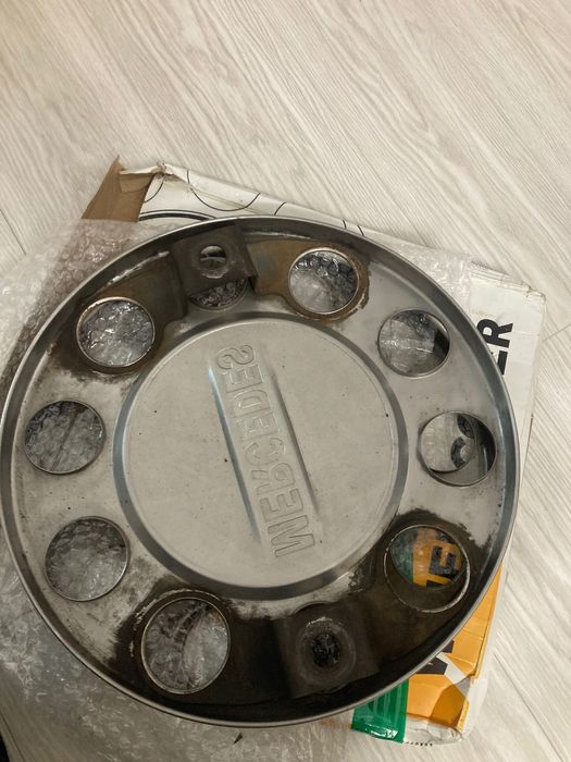 Продаются колпаки из нержавейки передние Mercedes размер r 22.5