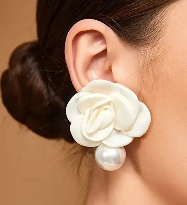 Белые цветы Chanel Камелия серьги серёжки бижутерия украшения золото