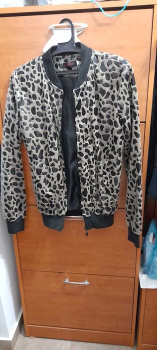 Vand sacouri si geaca unicat, de dama, noi