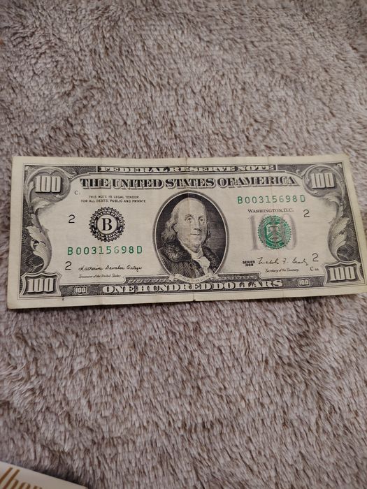 100$  номизматична. Все още в обръщение