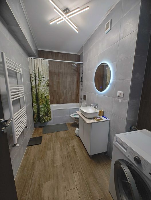 Proprietar, apartament 2.5 camere spațios, prima închiriere,decomandat