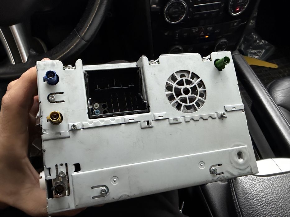 Придавам оригинална мултимедия за Мерцедес Мл