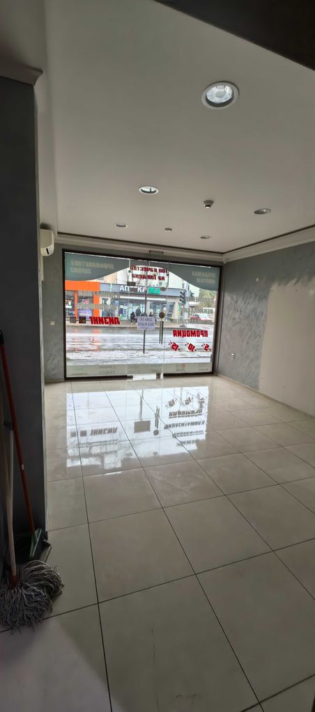 Дава се под наем Магазин в Карлово - 43 кв.м за 550 € - Снимка #2