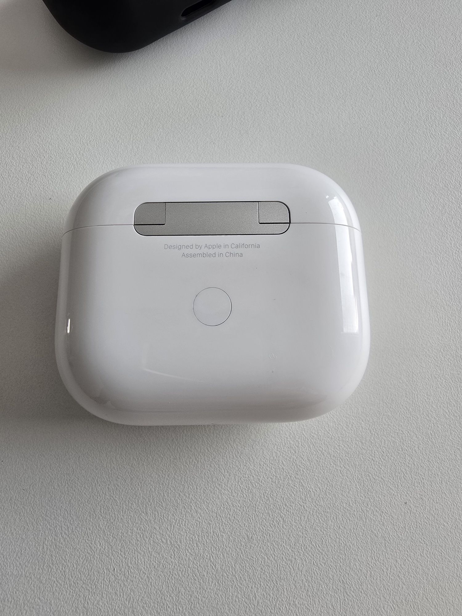 Продам оригинальные наушники Airpods 3rd generation magsafe