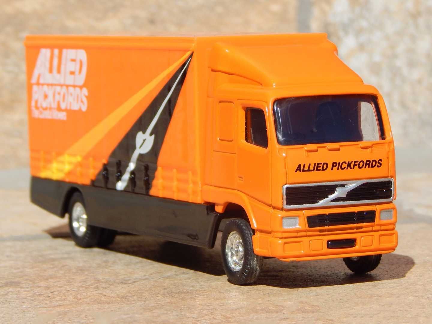 Macheta camion transport Volvo FH16 1998 Corgi 1:64 Allied Pickfords