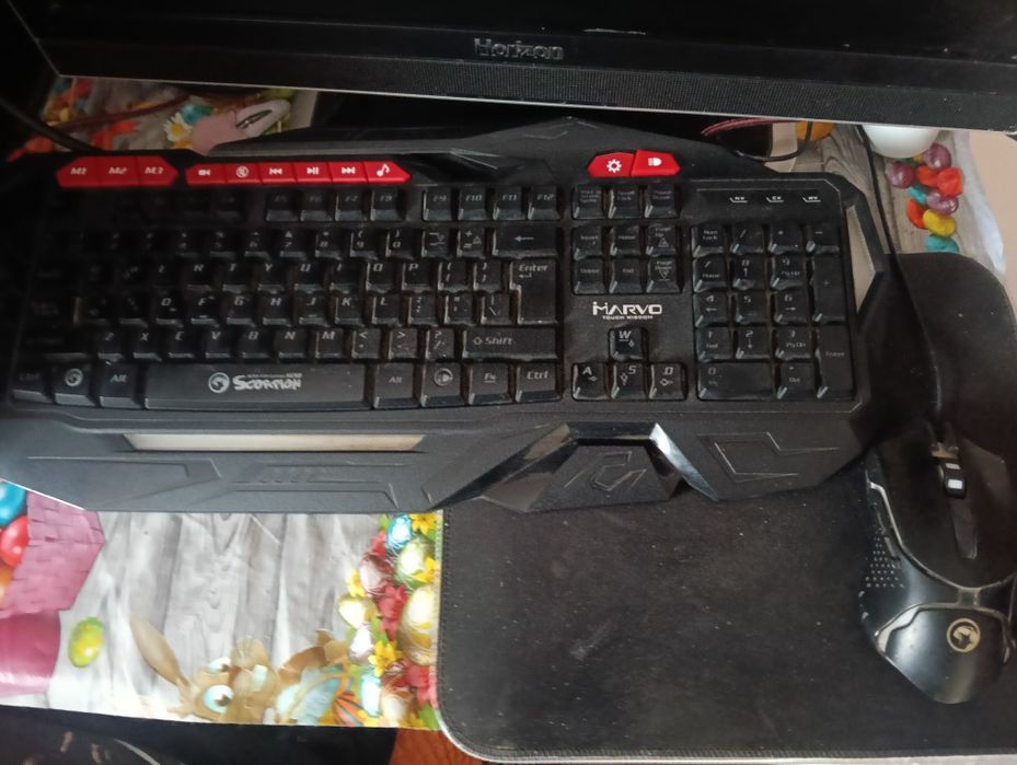 Vând calculator complect monitor,tastatura cu maus,și unitate