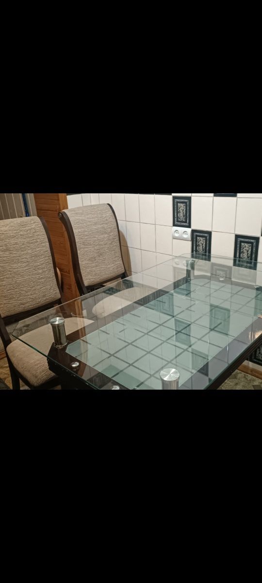 Стеклянный стол                       т.  Т.