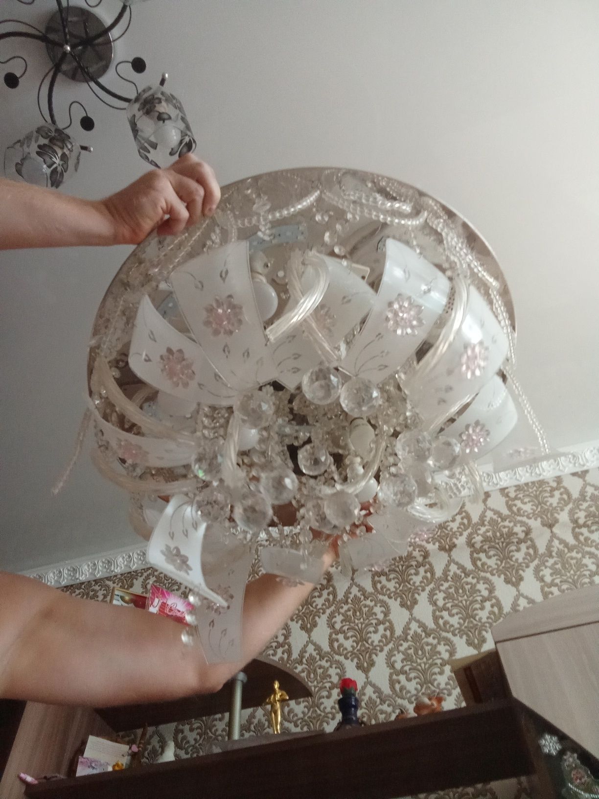 Продам люстру в хорошем сосТояние