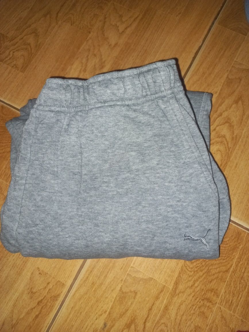 Pantaloni puma..