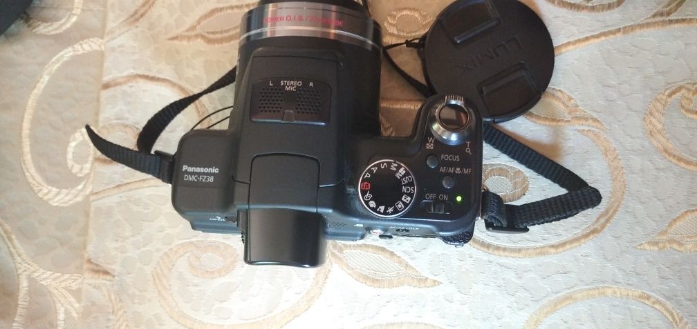 Продавам фотоапарат Panasonic Lumix DMC-FZ38