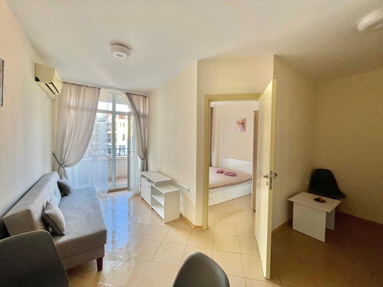 Продава се Двустаен апартамент в к.к. Слънчев бряг - 52 кв.м за 1077 €/кв.м - Снимка #1