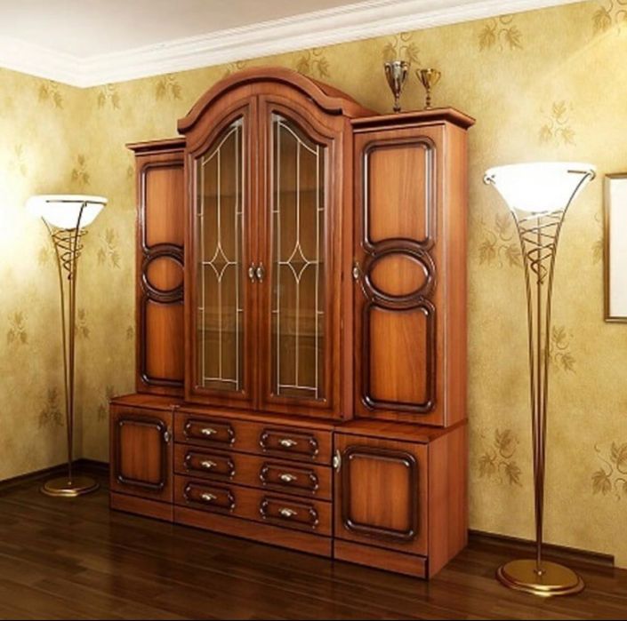 Продам сервант в отличном состояние