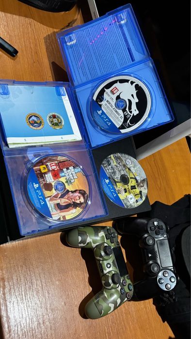 Vand ps 4 pro 1TB se misca impecabil