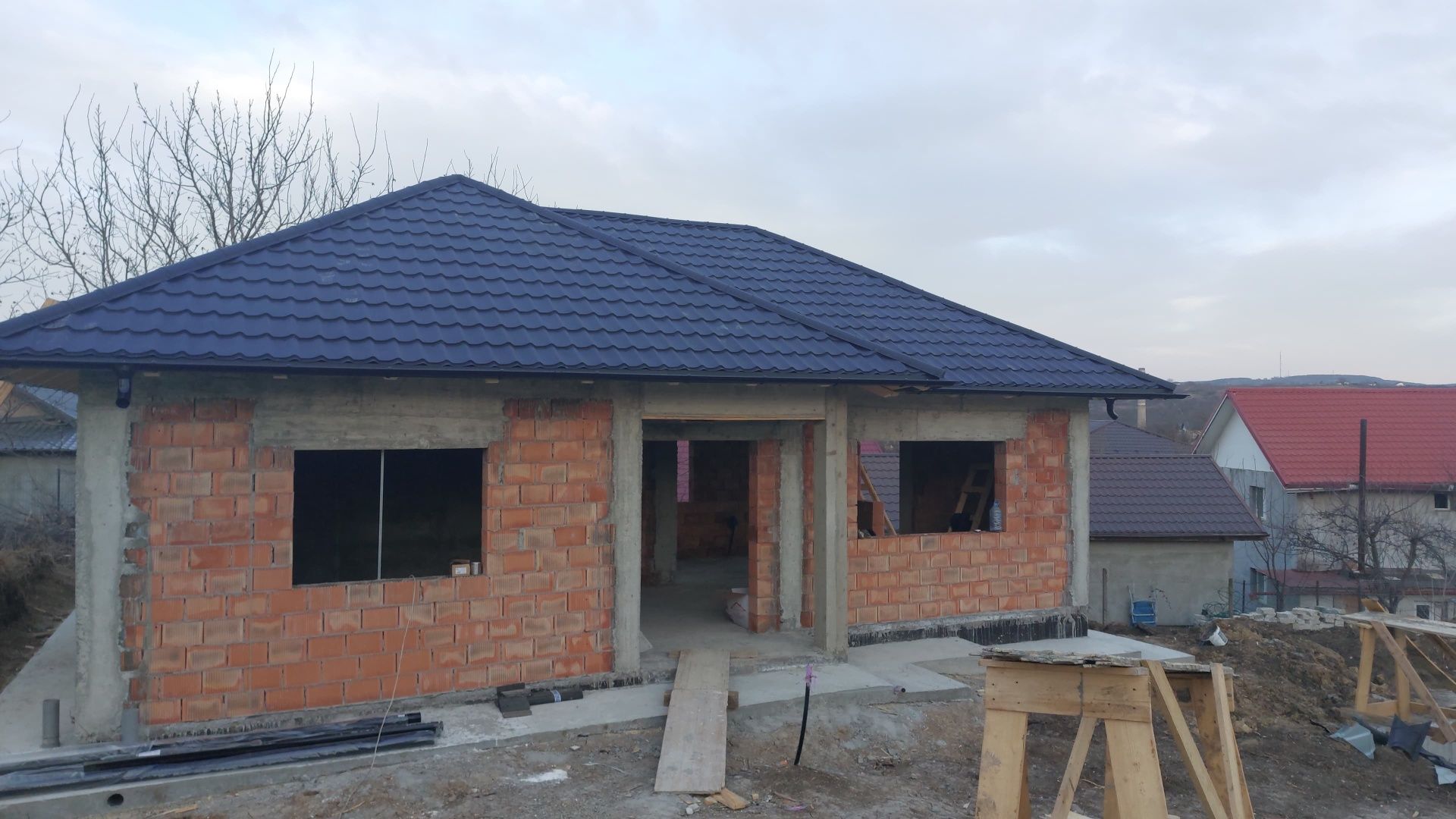 Casa parter Horpaz  str afinului 5 camere 3 teren 700mp