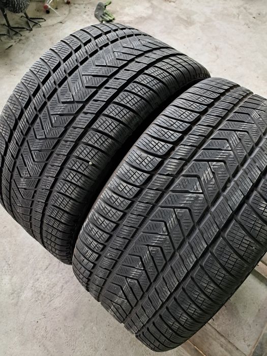 2 anvelope iarnă 305 35 r21 Pirelli