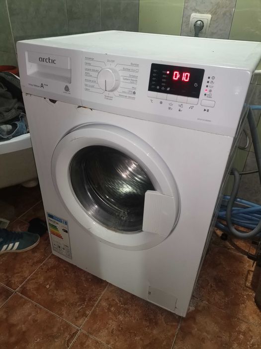 Mașina de spălat automată Arctic 8kg perfect funcțională