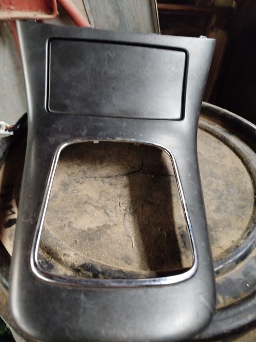 Панел Лайсна Пепелник Скоростен Лост Тойота Авенсис Т25 Toyota Avensis