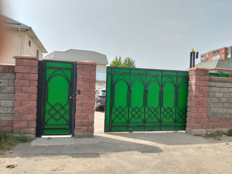 Продам автоматические ворота с калиткой и кирпичными столбами!