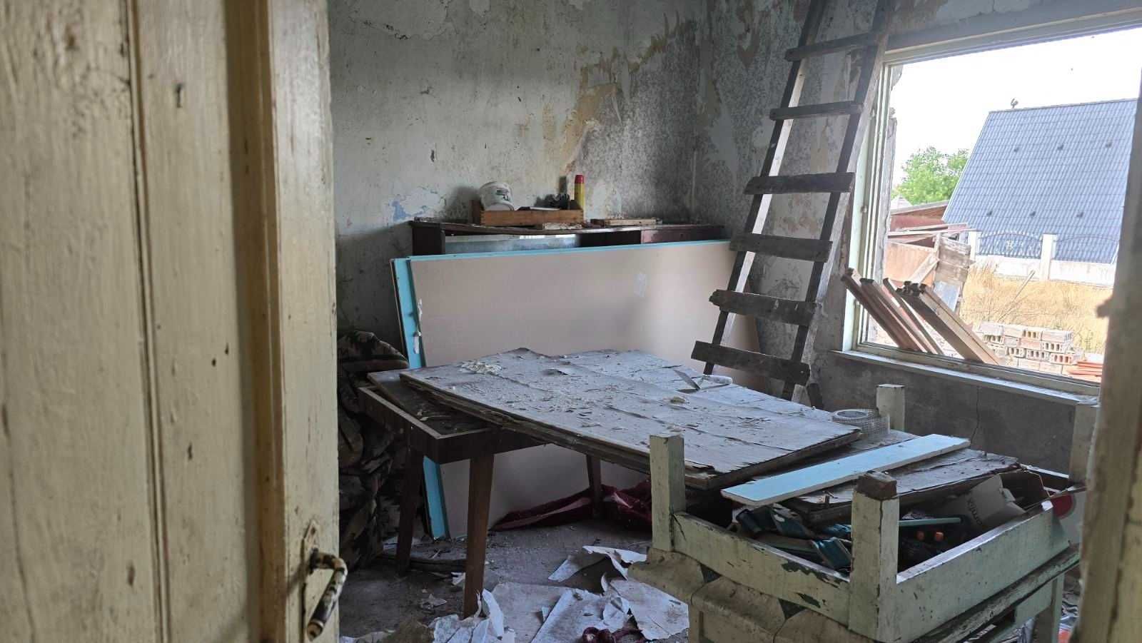 Къща с 1 дка двор в село Хаджиите, общ. Карнобат