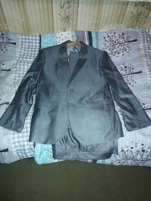 Продам  мужской костюм новый