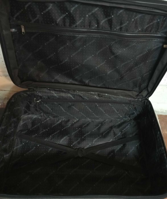 Куфар голям с дръжка на колела