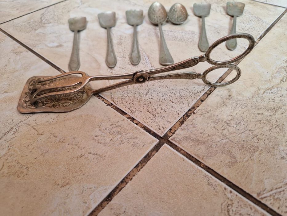 Tacamuri Alpaca. Obiecte vechi, vintage.