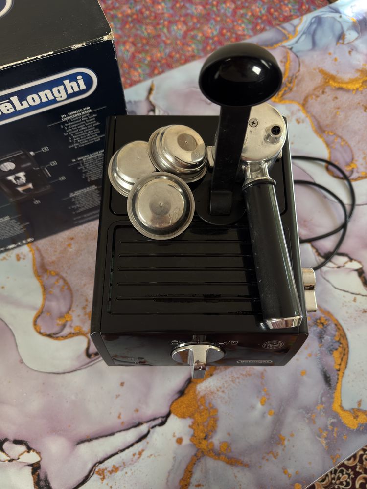 Kofe moshina Delonghi sotiladi