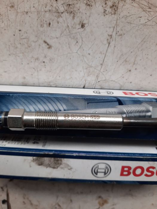 Vand 4 buji Bosch noi nefolosite pt ford.