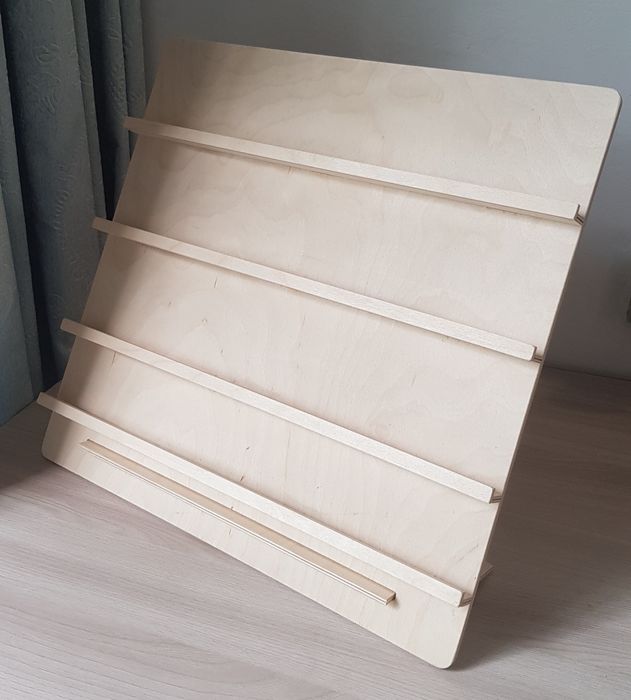 Деревяная подставка для украшений