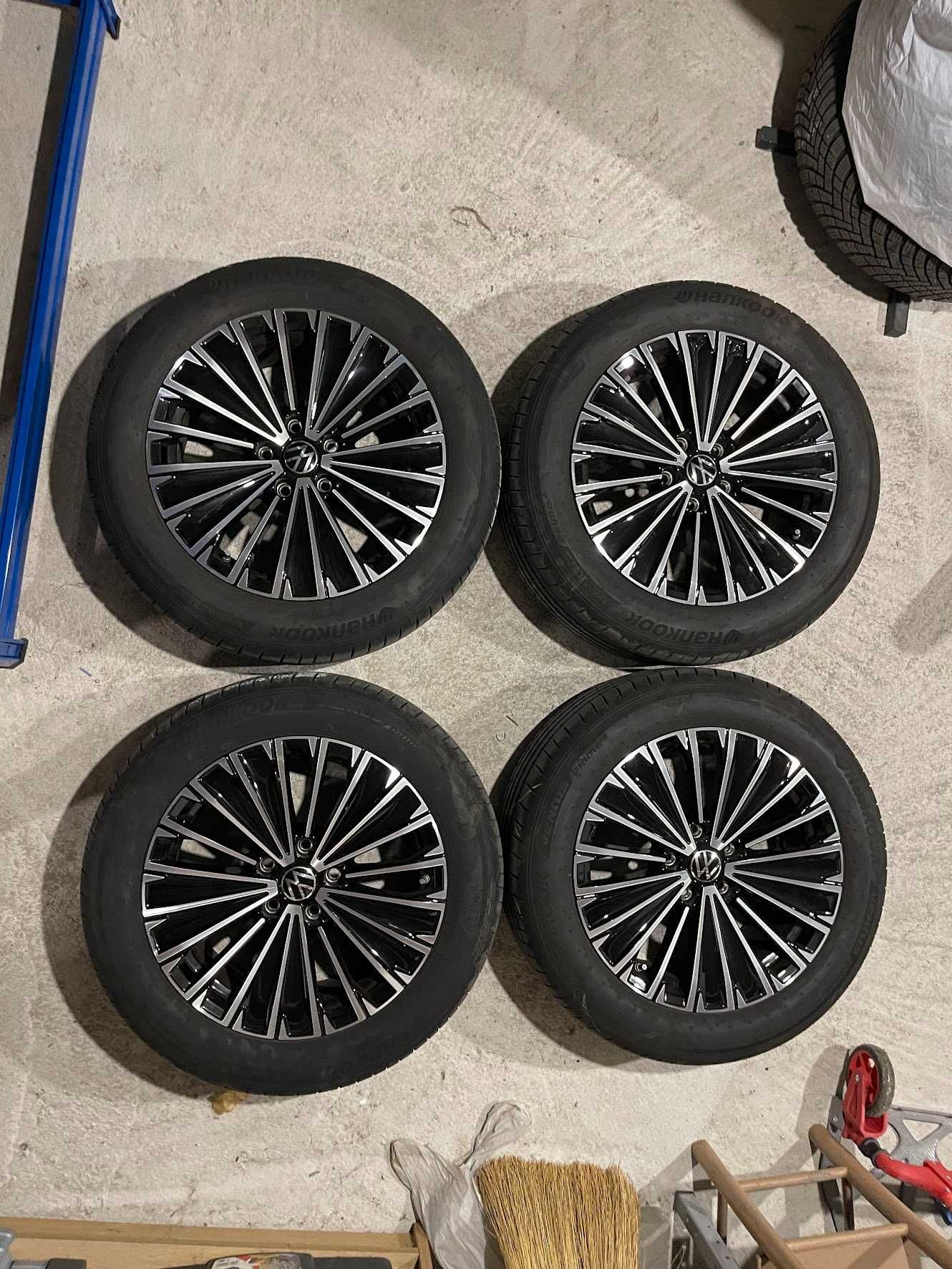 4 Броя Kumho Ventus Prime4 Sealguard, 215/55/17, DOT 2324
