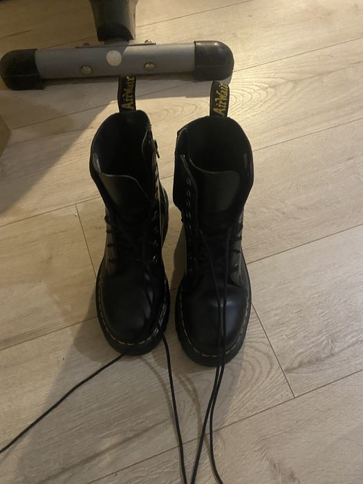 Dr. Martens боти