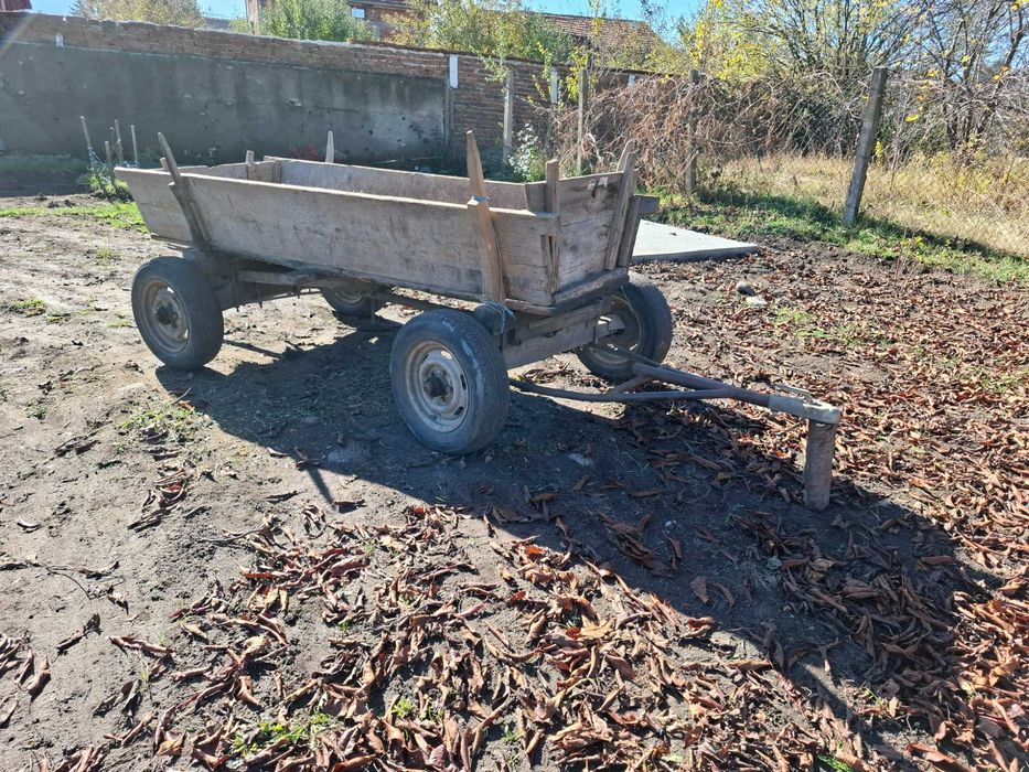 Дървена каруца за теглич