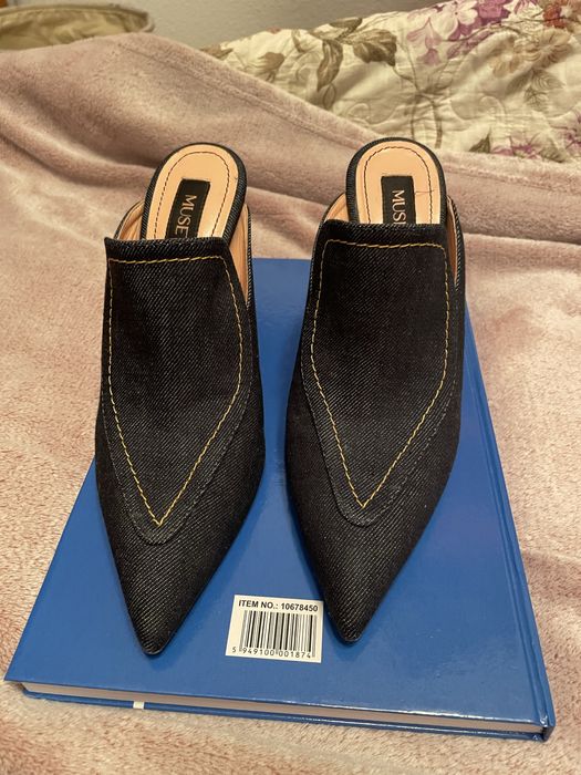 Lady pointed-toe mules shoes