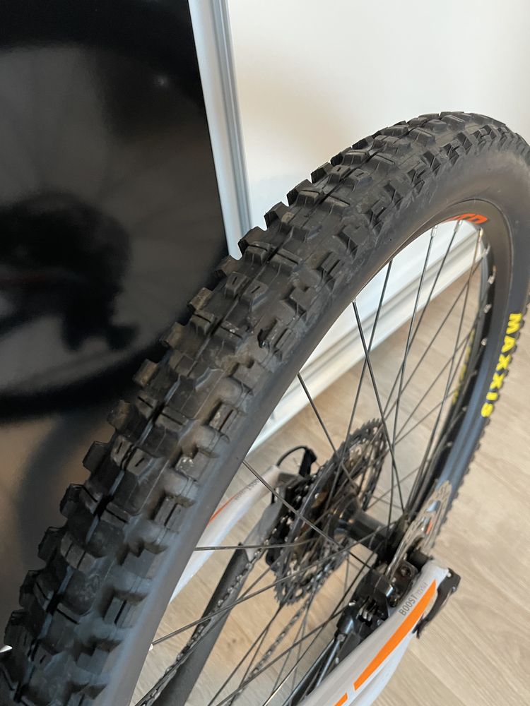 Kross Earth 2.0 foarte putin folosita , in garantie
