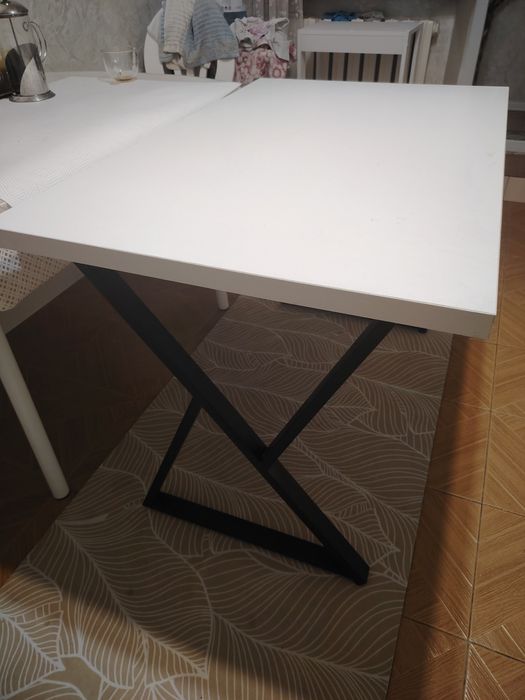 Продам письменный стол в отличном состоянии. 110 на 70, ножки железные