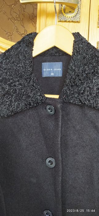 Женское  пальто  лёгкое.