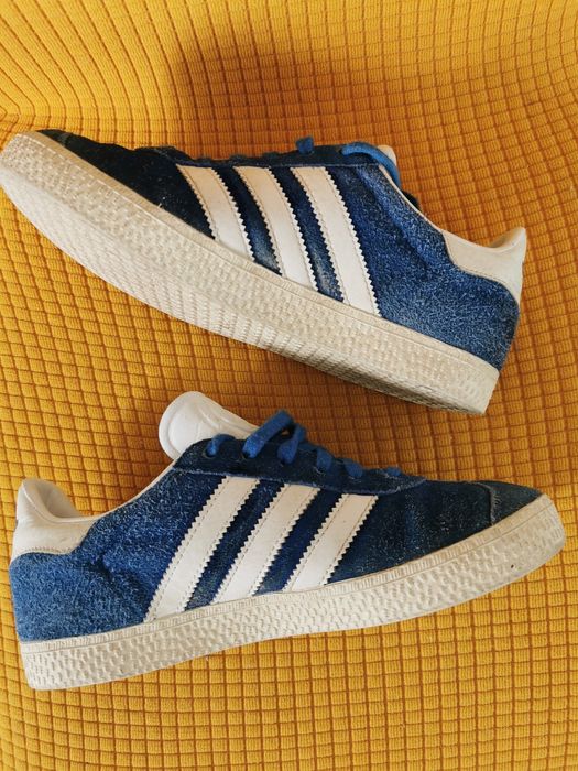 Adidași Gazelle Adidas marimea 33
