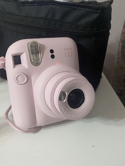 instax mini 12 в розовом цвете