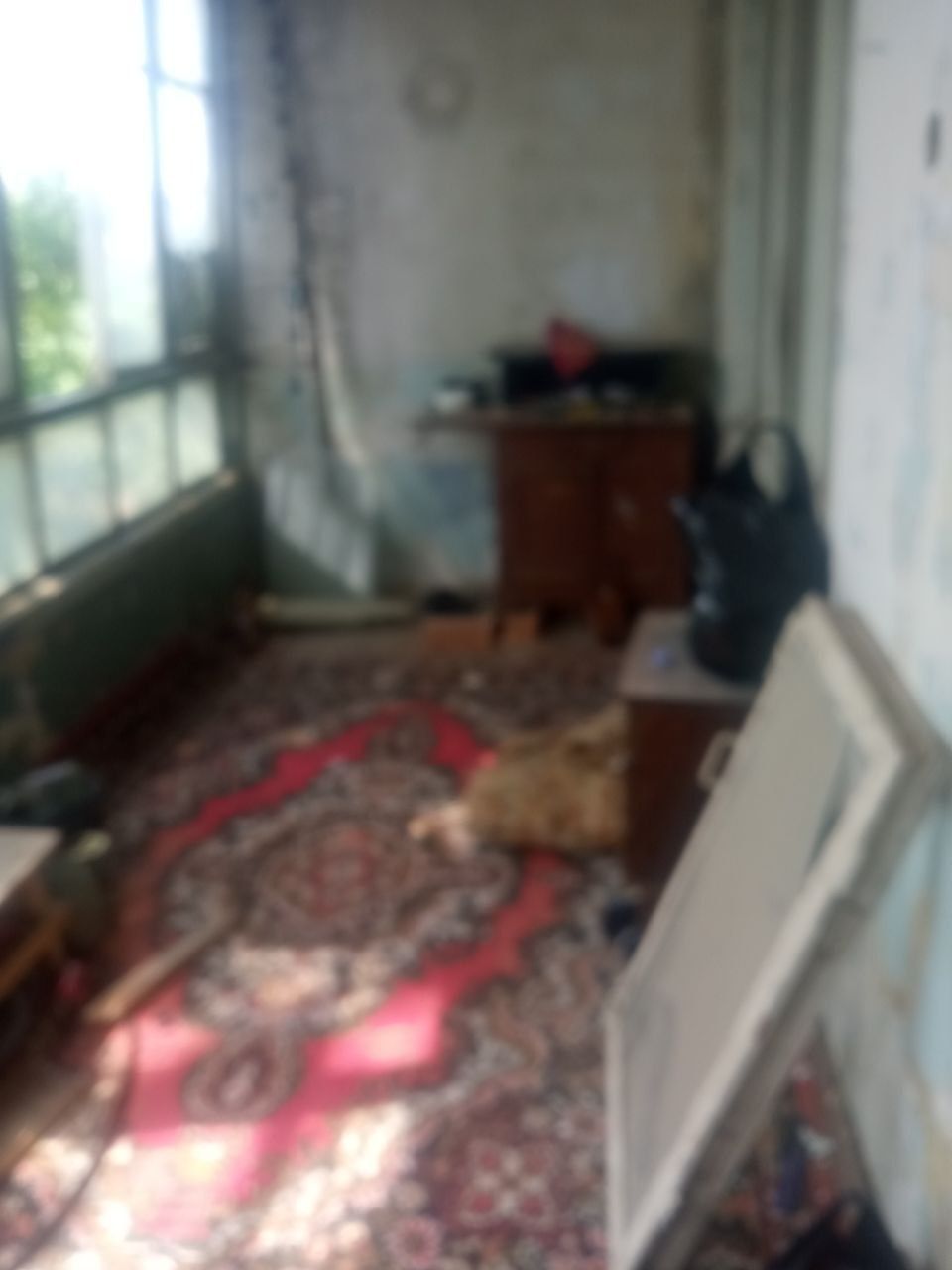 Срочно продаётся 2х ком квартира 4мкн  3 этаж не далеко от дороги