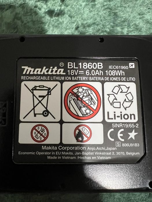 Батерия Макита BL1860B