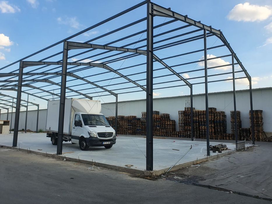 Vand hala metalica 10X30 metri cu panouri sandwichi