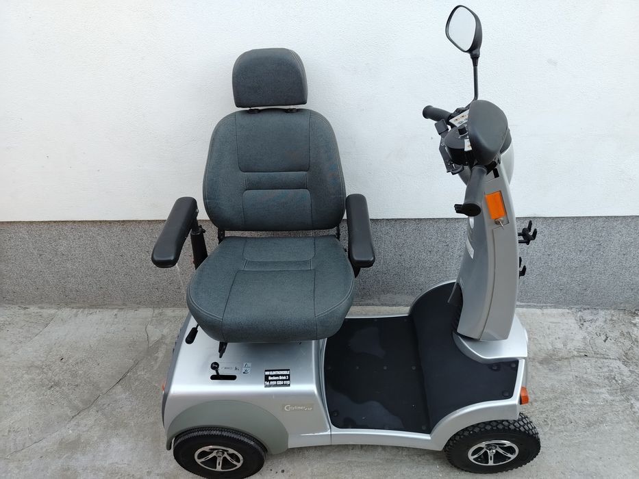 Cărucior scuter electric persoane cu dizabilități