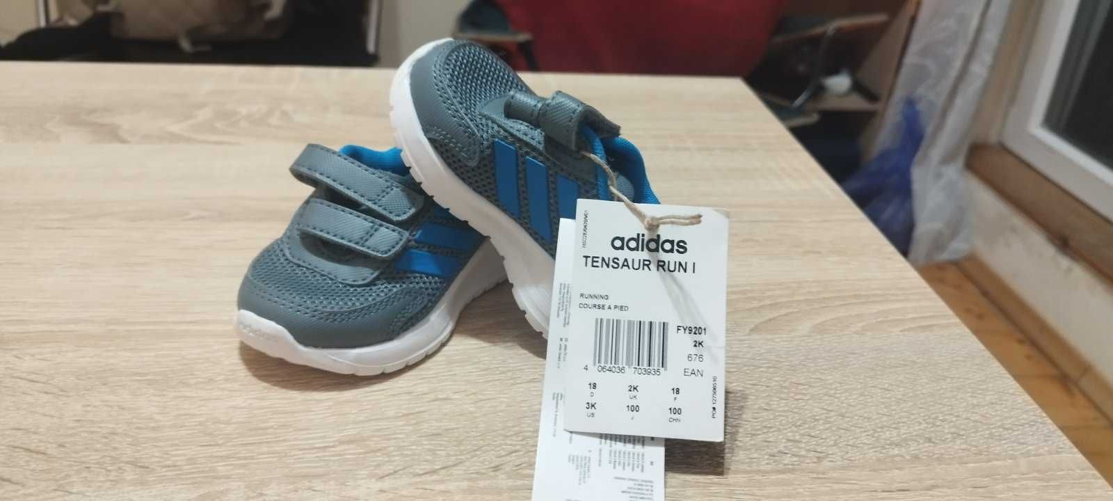 Детски маратонки Adidas, Размер 18, Идеални, Цена 40 лв.