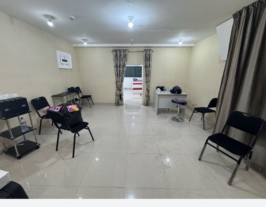 Жангох .Ц-15 сдаётся офис 3х комнатный Цоколь!!