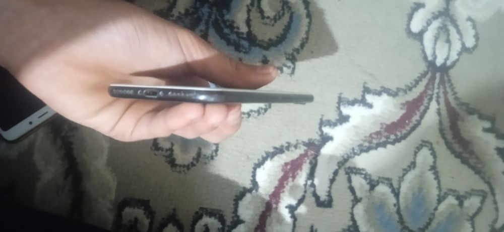 Iphone 7 srochna sotiladi.