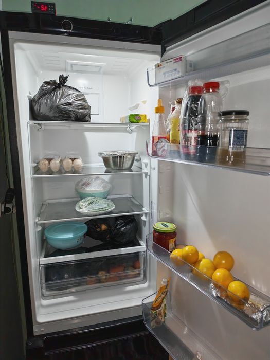 Indesit xolodilnik sotiladi. Holati idealniy.