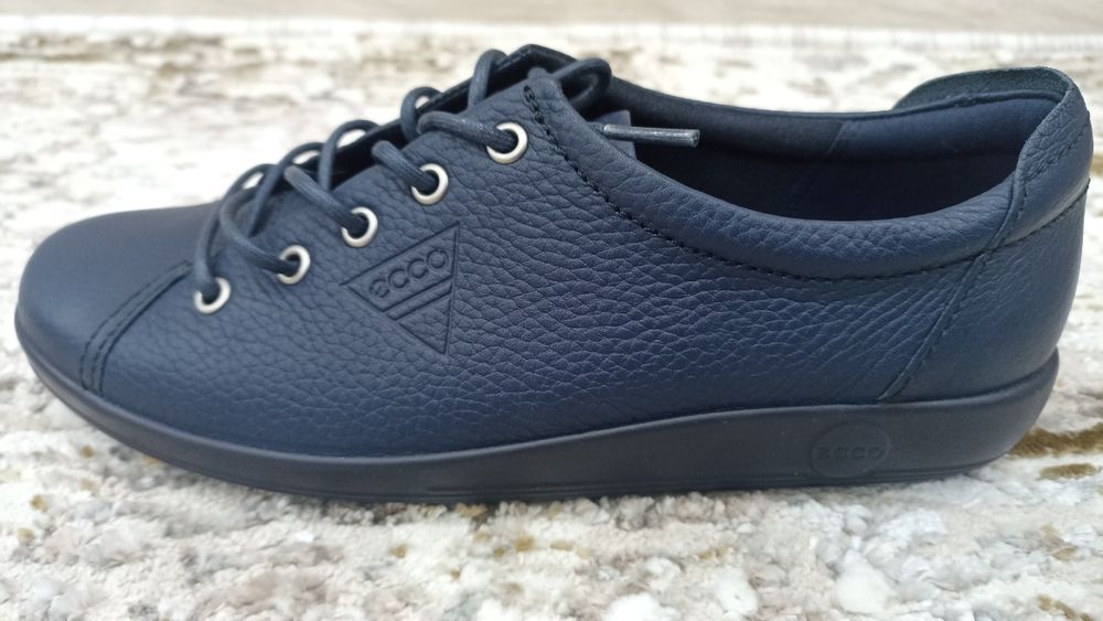 ECCO оригинальные кожаные кроссовки.
