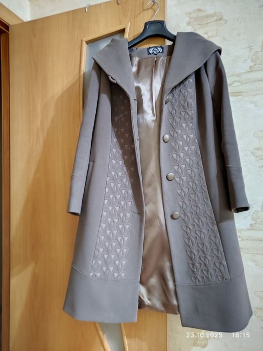 Продам пальто демисезонное